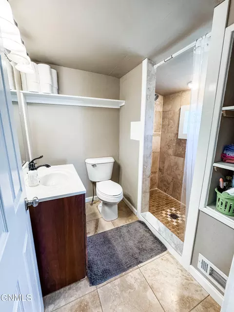 Bath - 423 5th Ave W, Williston, ND 58801 photo 1 of 2
