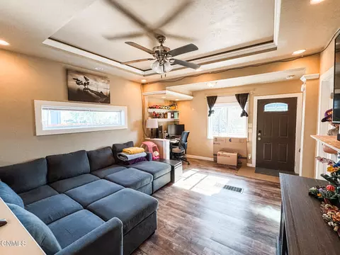 Living - 423 5th Ave W, Williston, ND 58801 photo 3 of 4