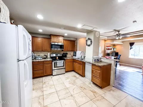 Kitchen - 423 5th Ave W, Williston, ND 58801 photo 1 of 4
