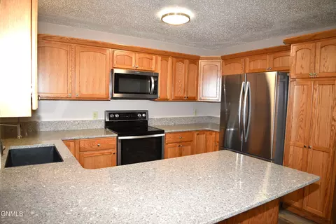 701 E Wachter Ave, Bismarck, ND 58504 photo 12