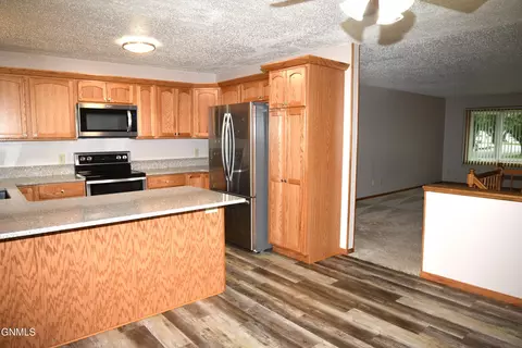 701 E Wachter Ave, Bismarck, ND 58504 photo 16