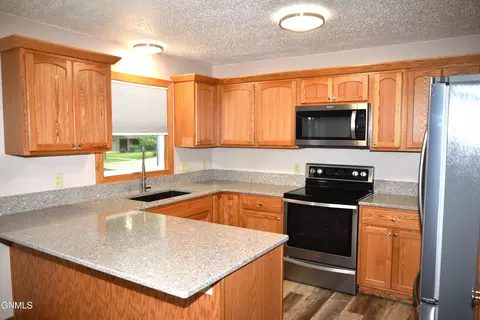 701 E Wachter Ave, Bismarck, ND 58504 photo 10