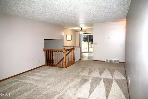 701 E Wachter Ave, Bismarck, ND 58504 photo 4