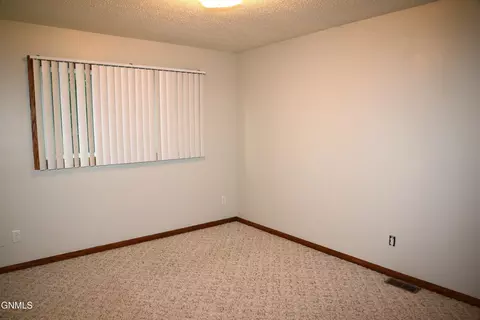701 E Wachter Ave, Bismarck, ND 58504 photo 21