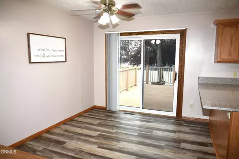 701 E Wachter Ave, Bismarck, ND 58504 photo 3