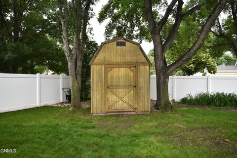 701 E Wachter Ave, Bismarck, ND 58504 photo 42