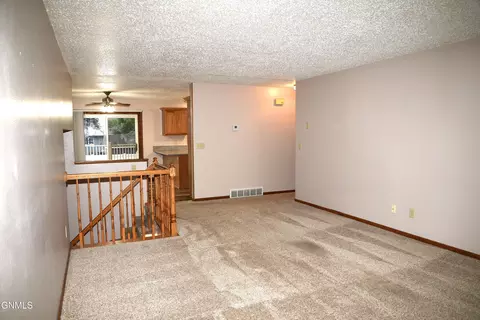 701 E Wachter Ave, Bismarck, ND 58504 photo 20