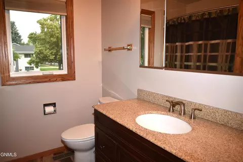 701 E Wachter Ave, Bismarck, ND 58504 photo 6