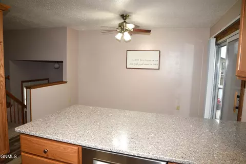 701 E Wachter Ave, Bismarck, ND 58504 photo 11