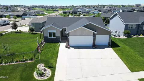 5424 Superior Dr, Bismarck, ND 58503