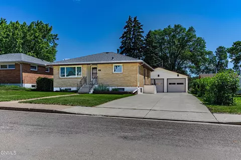 1604 Linda Dr, Mandan, ND 58554