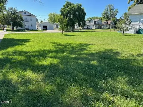 1202 E Rosser Ave, Bismarck, ND 58501 photo 2