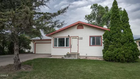 1333 Columbia Dr, Bismarck, ND 58504