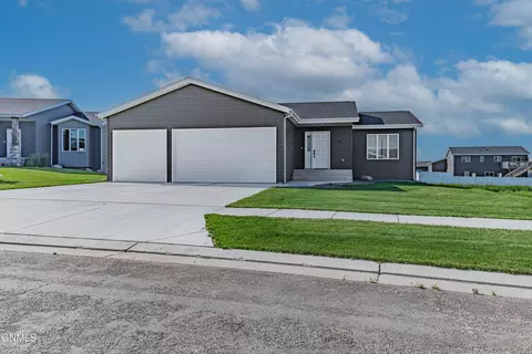 4907 Maltby St, Bismarck, ND 58503