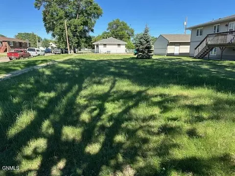 1201 E Thayer Ave, Bismarck, ND 58501 photo 3