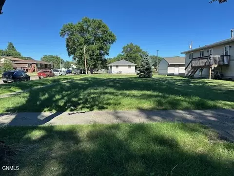 1201 E Thayer Ave, Bismarck, ND 58501 photo 2