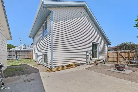 1719 29th St W, Williston, ND 58801 photo 8