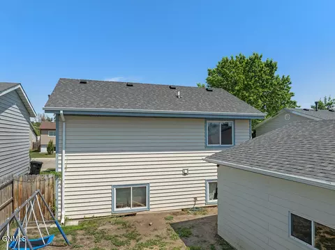 1719 29th St W, Williston, ND 58801 photo 6