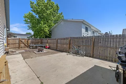 1719 29th St W, Williston, ND 58801 photo 9