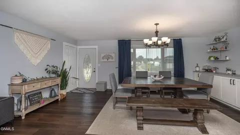 1215 Columbia Dr, Bismarck, ND 58504