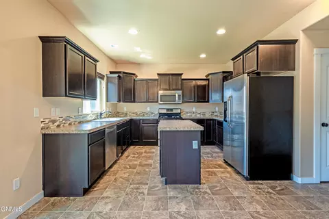 2801 24th St W, Williston, ND 58801 photo 11
