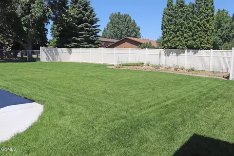 Exterior - 1948 Jackson Ave, Bismarck, ND 58501 photo 7 of 9