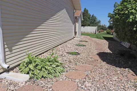 Exterior - 1948 Jackson Ave, Bismarck, ND 58501 photo 8 of 9