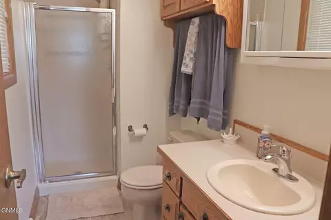 Bath - 1948 Jackson Ave, Bismarck, ND 58501 photo 2 of 2