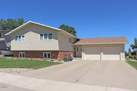1948 Jackson Ave, Bismarck, ND 58501