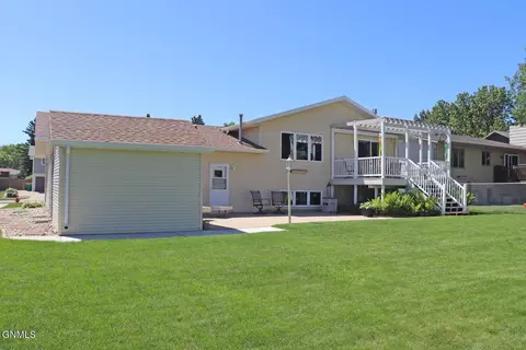 Exterior - 1948 Jackson Ave, Bismarck, ND 58501 photo 5 of 9