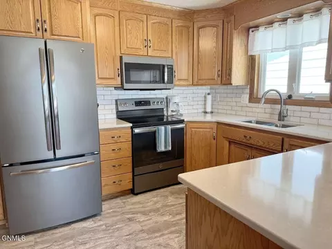 Kitchen - 1948 Jackson Ave, Bismarck, ND 58501 photo 3 of 3