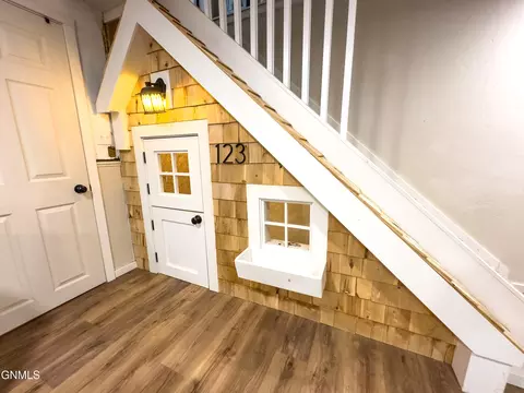 Entry Way - 1606 8th Ave W, Williston, ND 58801 photo 2 of 2