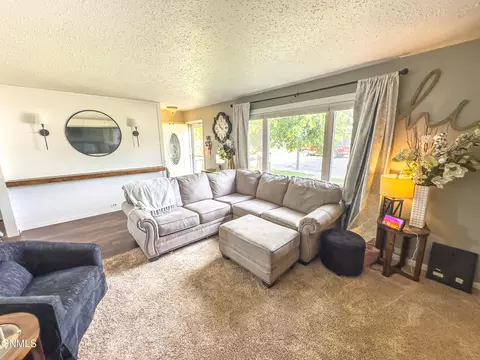 Living - 1606 8th Ave W, Williston, ND 58801 photo 2 of 5