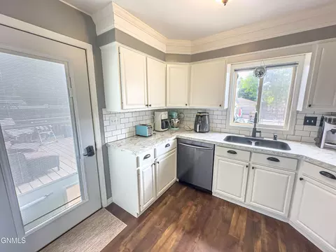 Kitchen - 1606 8th Ave W, Williston, ND 58801 photo 2 of 3
