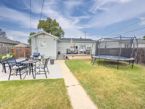 Exterior - 1606 8th Ave W, Williston, ND 58801 photo 6 of 16