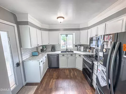 Kitchen - 1606 8th Ave W, Williston, ND 58801 photo 1 of 3