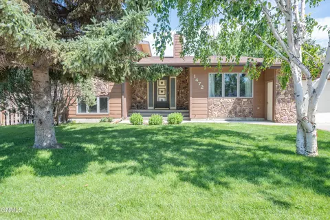 1472 13th St W, Dickinson, ND 58601