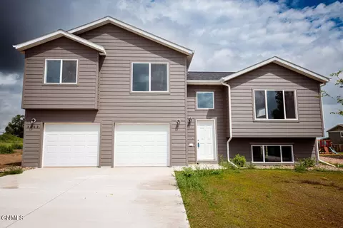 3202 10th Ave NE, Watford City, ND 58854