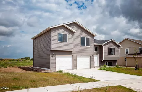 3202 10th Ave NE, Watford City, ND 58854