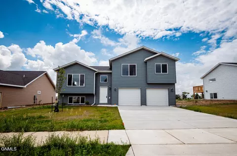 Exterior - 3209 10th Ave NE, Watford City, ND 58854 photo 1 of 8