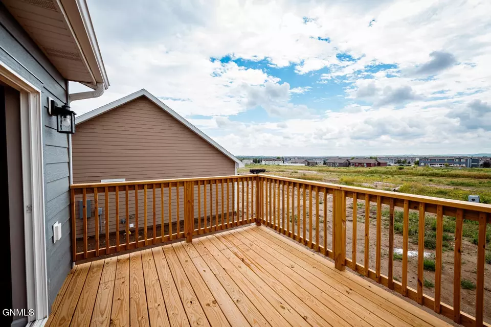 Exterior - 3209 10th Ave NE, Watford City, ND 58854 photo 8 of 8