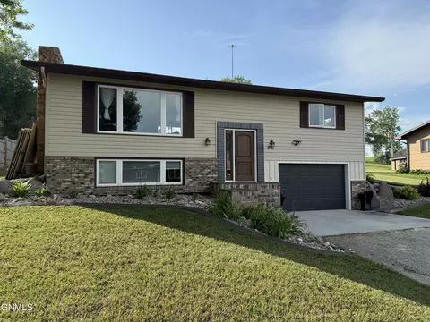 901 Hanna Ave, Valley City, ND 58072