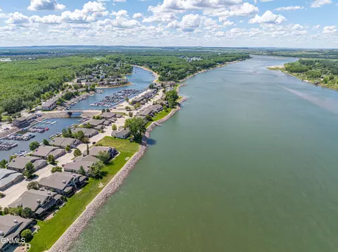 1008 Southport Loop, Bismarck, ND 58504
