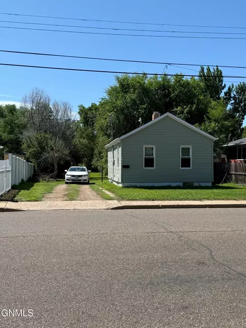 14 9th St E, Dickinson, ND 58601