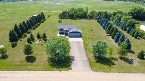 608 Barston Ln SE, Bismarck, ND 58501
