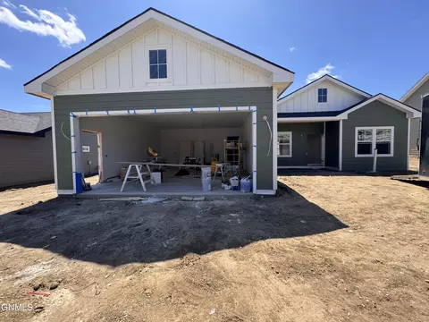 3301 10th Ave NE, Watford City, ND 58854