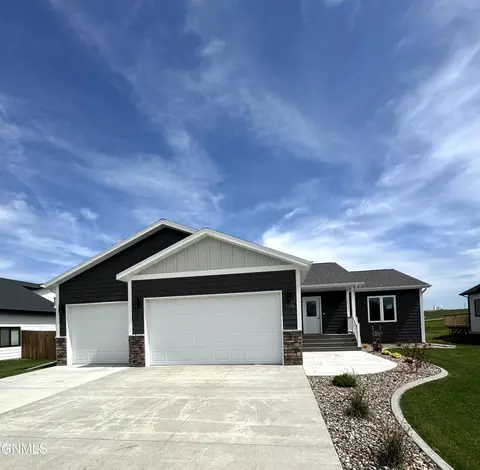 574 River Dr, Dickinson, ND 58601