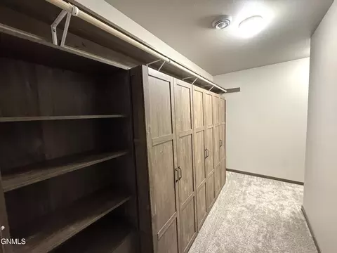574 River Dr, Dickinson, ND 58601 photo 22