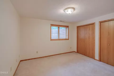 Bedroom - 9601 Oak Dr, Bismarck, ND 58503 photo 12 of 14