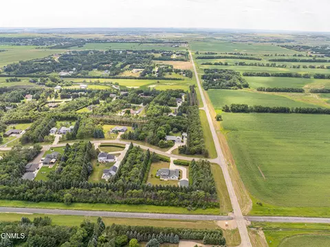 View/Area - 9601 Oak Dr, Bismarck, ND 58503 photo 15 of 21